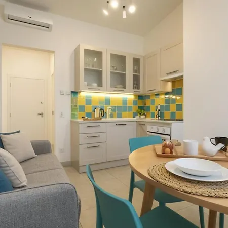 Convenient Tram With Wifi For 4-person Apartament *